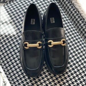 Fitflop Leather Loafers with Gold Accent size 9